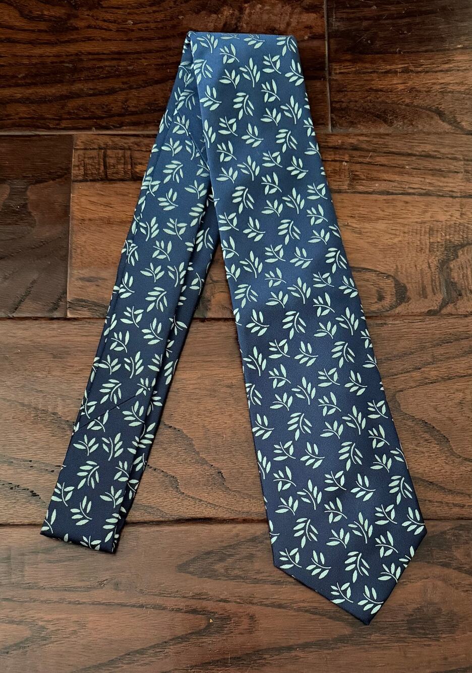$325 NWT Charvet Paris Blue & Silver Branch Leaf Pattern 100% Silk Neck Tie